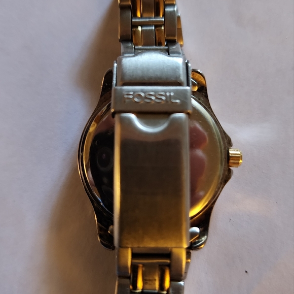 Ladies Fossil Watch - Picture 3 of 4